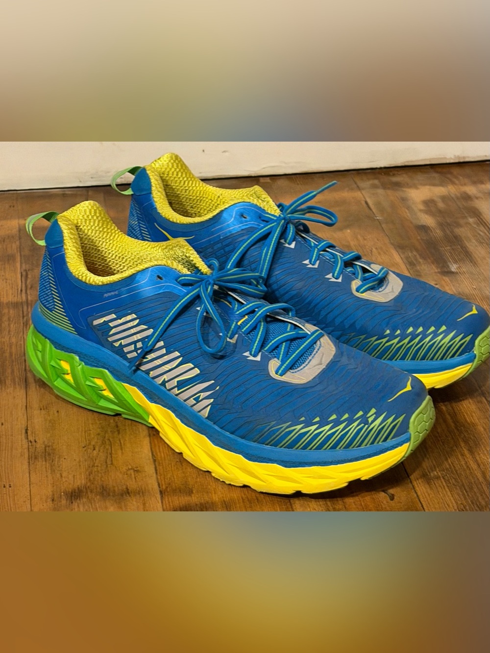 Men's HOKA One One Arahi
Running Shoes (Size 12)